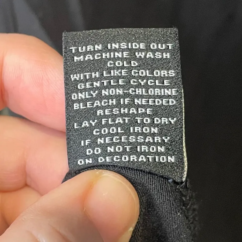 Verve Ami Women’s Size Large black & white floral embroidered cold shoulder top - Image 5