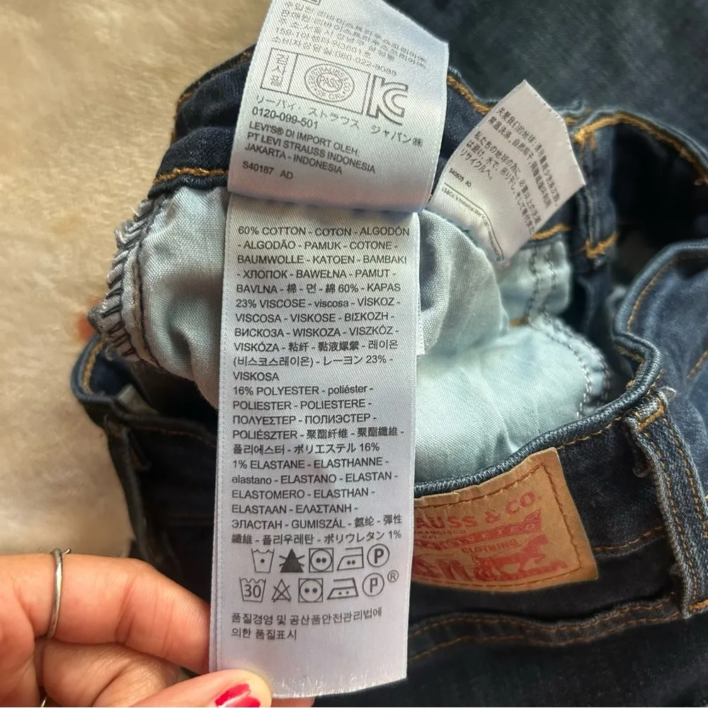 Levi’s high-waisted skinny jeans size 27, dark wash jeans - Image 7