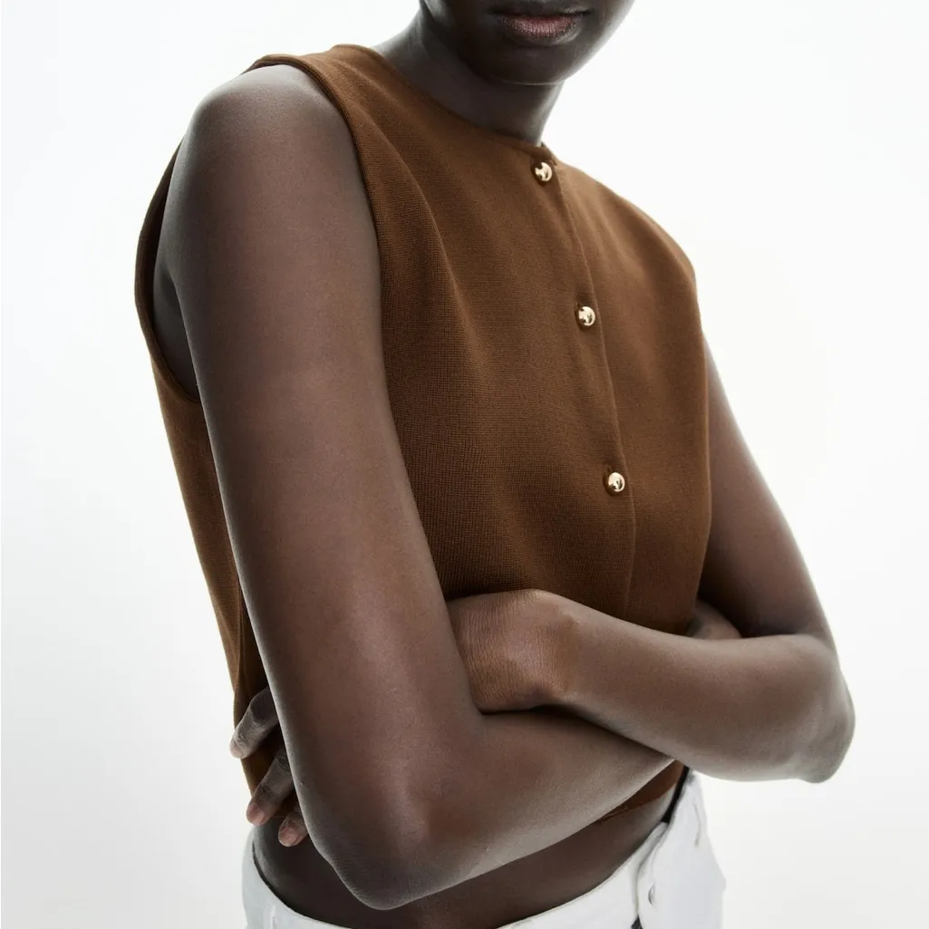 H&M  Knit Button Down Sweater Vest Cropped - Image 2