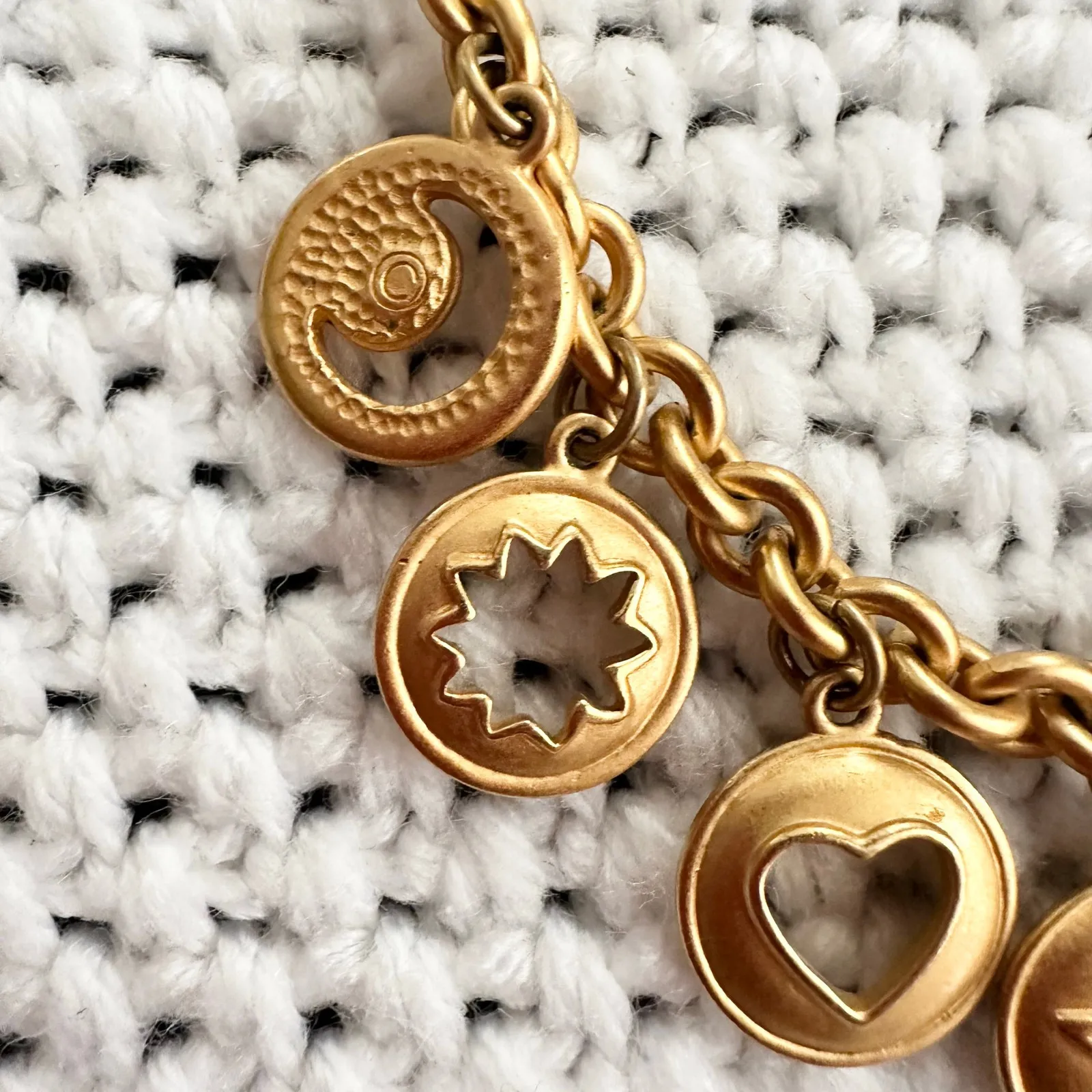 Anne Klein Vintage 80s Gold Tone Celestial Carved Medallion Charm Necklace RARE - Image 6