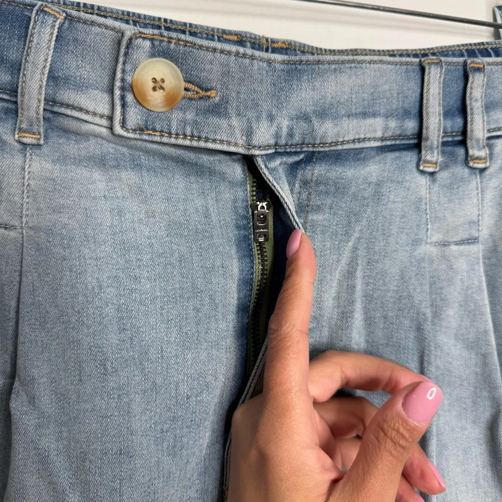 NWT Upwest Pleated Front High Waisted Denim Shorts Light Wash Size Large Blue - Image 5