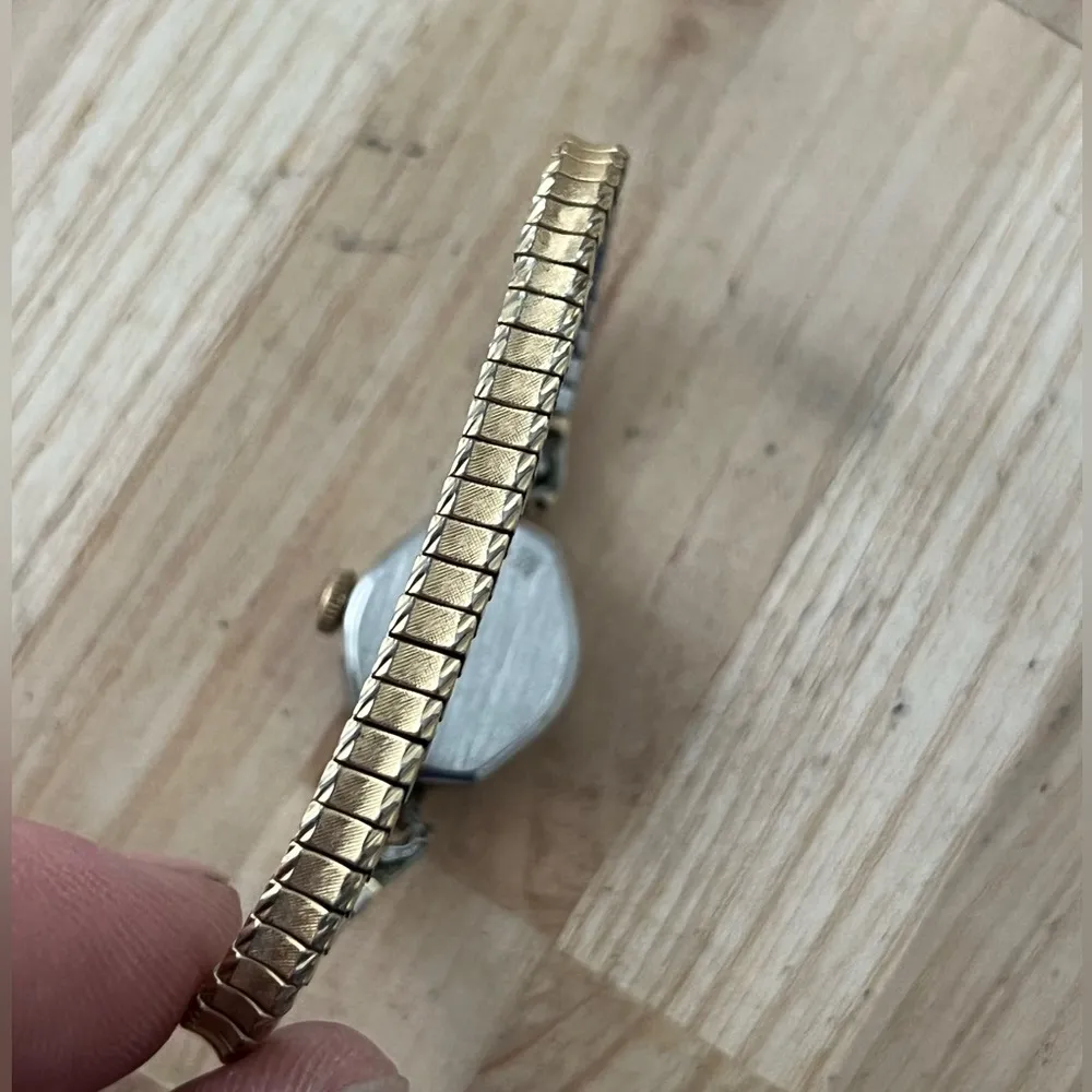 Galaxie by Elgin Ladies Vintage Mechanical Winding Watch Gold Band Silver Dial - Image 7