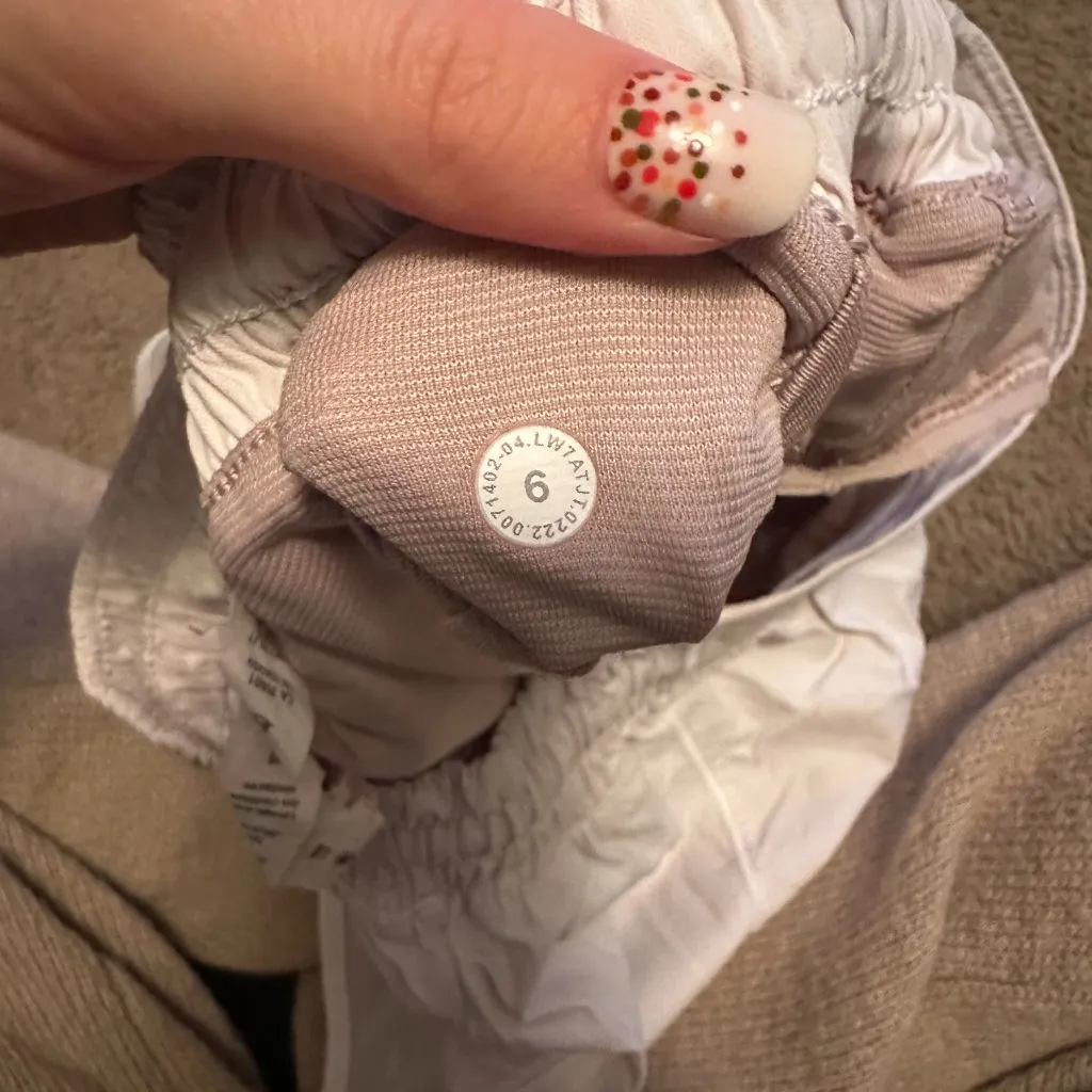 Lululemon  hotty hot short - Image 3