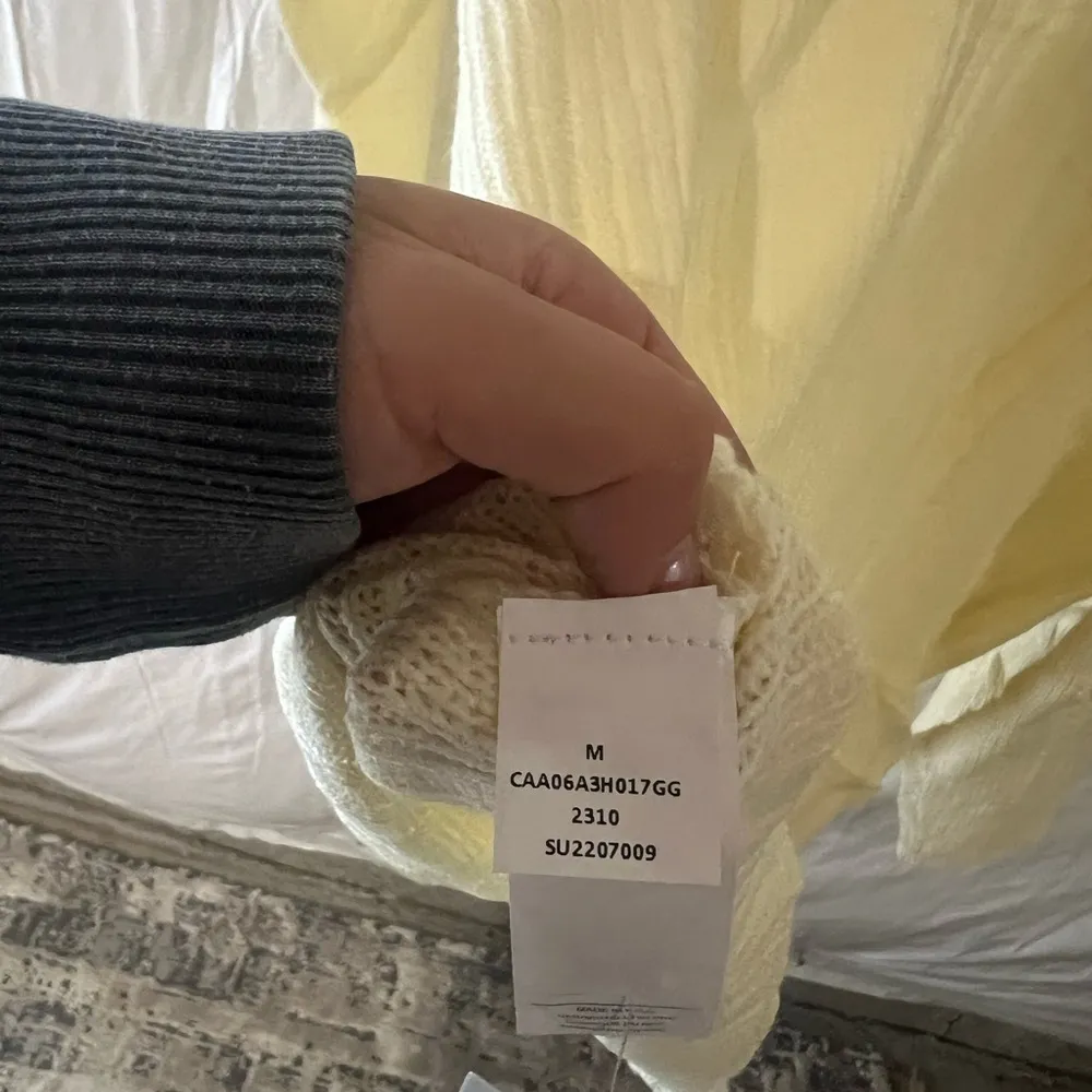 Cupshe NWT  Cream Knit Off The Shoulder Sweater Size Medium - Image 6