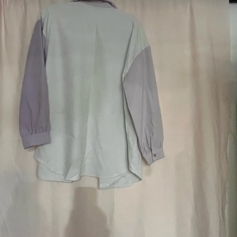 Chic Two-Tone Button-Up Shirt - Image 5