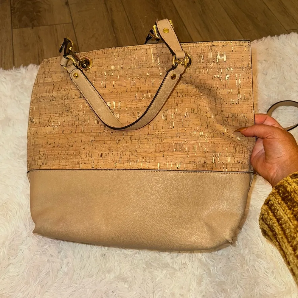 ￼Gorgeous oversized Calvin Klein purse with Crossbody attachment. Tan gold cork - Image 6