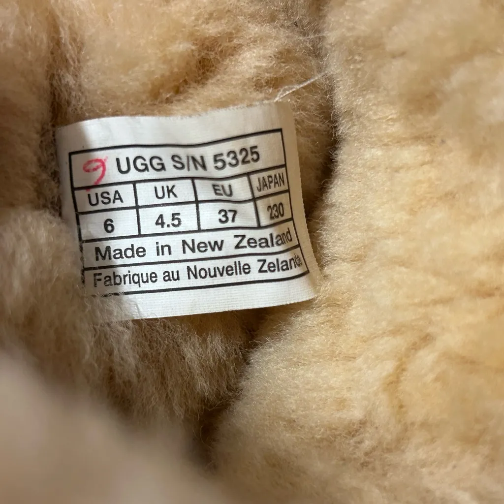 UGG S/N 5325 brown leather sheepskin-lined winter boots women size 6 - Image 9