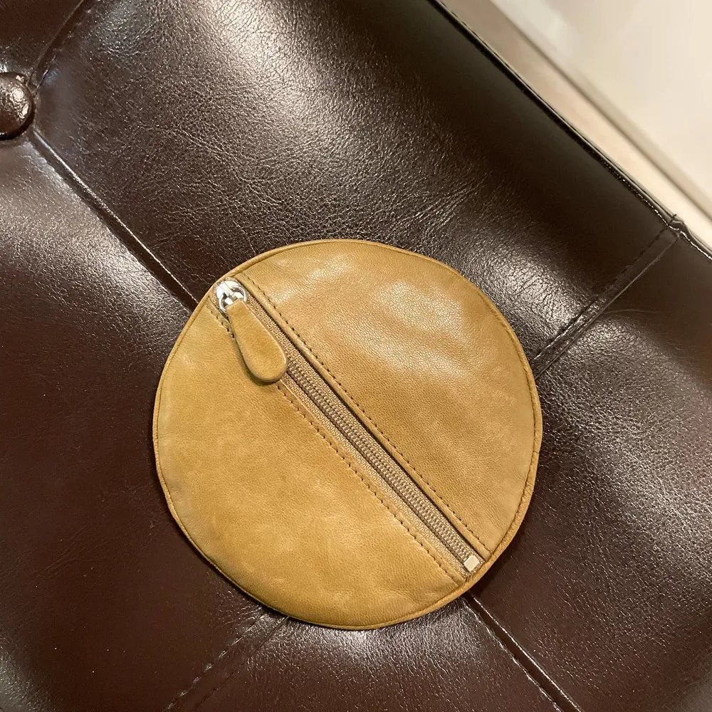 Vintage Neiman Marcus leather round change purse - Image 3