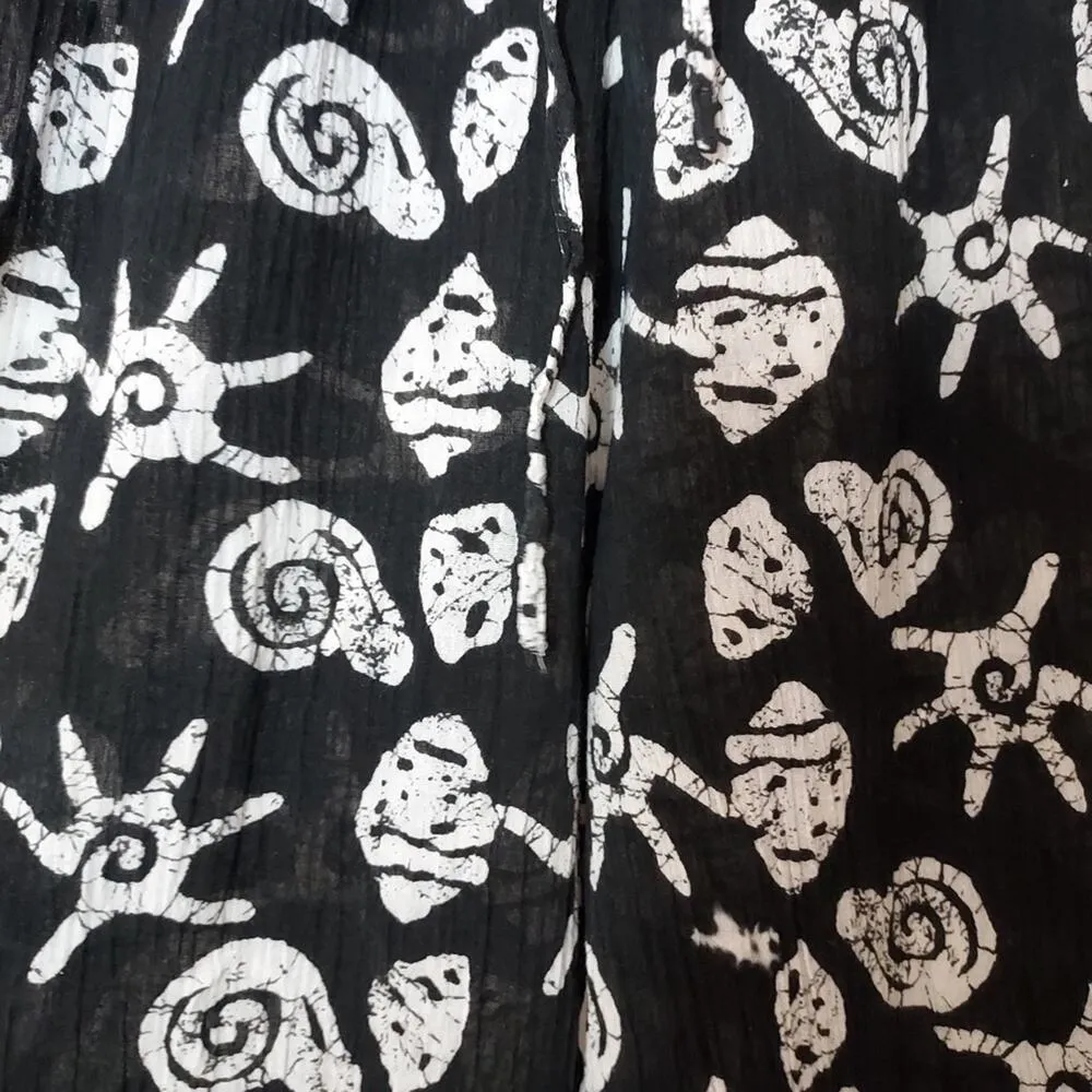 Vintage 90’s Tropical Beach Black and White Crinkle Gauze Cropped Capri Pants - Image 6