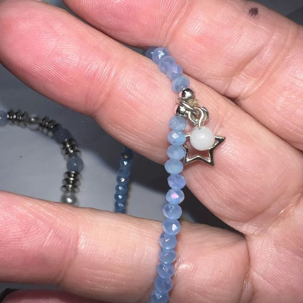 Set of Two Faceted Bead and Freshwater Pearl Stretch Bracelets Silver - Image 5