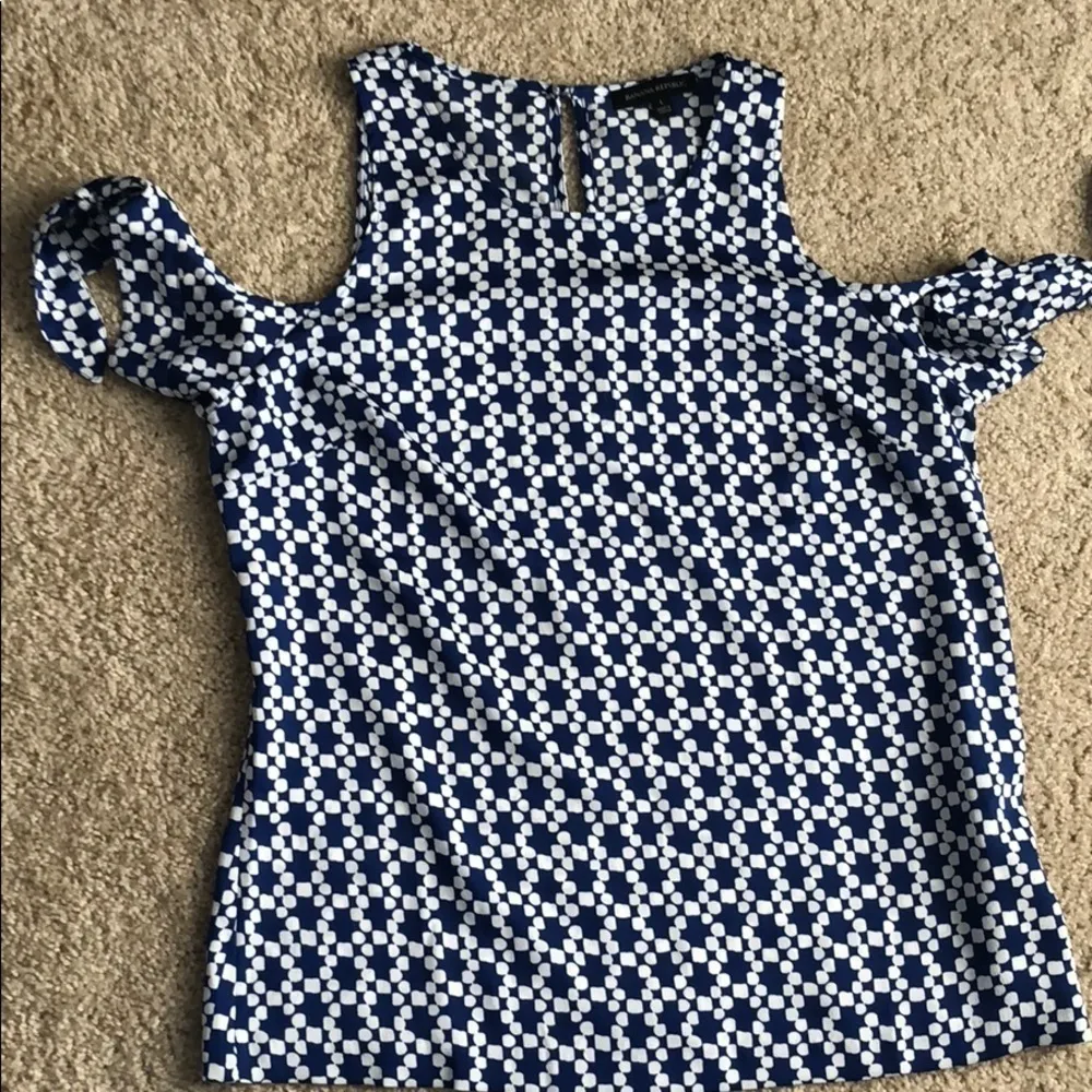 Super cute off the shoulder top Banana sz L - Image 2