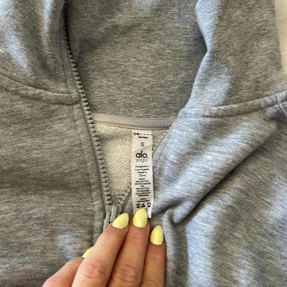 Alo yoga vixen 1/4 zip sweatshirt in heather gray size small - Image 5