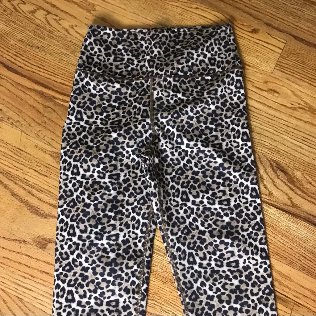 American Eagle Leopard Print Leggings - Image 5
