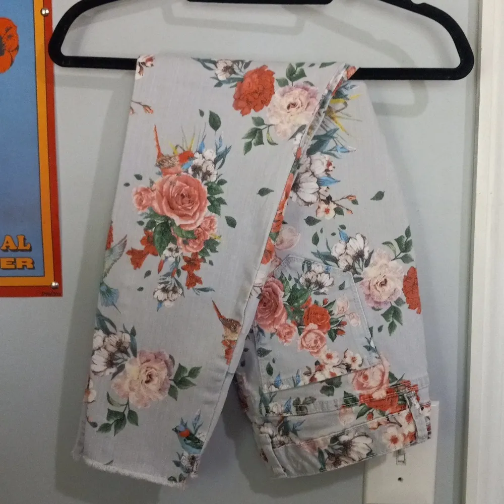 Vintage America Light Blue Floral & Hummingbird Print Boho Skinny Ankle Jeans Size undefined - Image 11