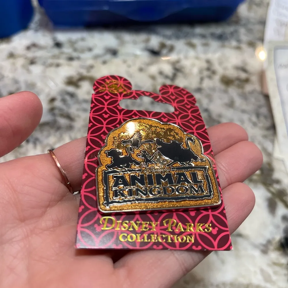 2018 Disneys Animal Kingdom Gold Lion King pin - Image 2