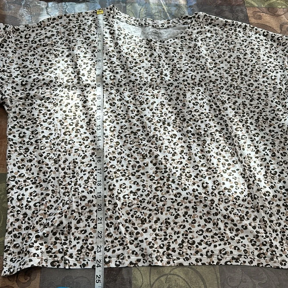 Banana Republic timeless intemporel cheetah print t-shirt Size XL - Image 3