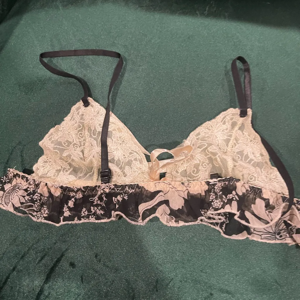 NWOT MANGO LACE BRA 32/34 B - Image 4
