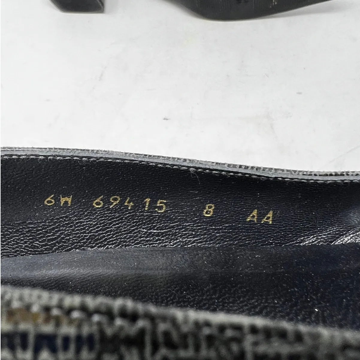 Stuart Weitzman Pump Women's Closed Toe Heels‎ Shoes Faux Leather Black Size 6W - Image 7