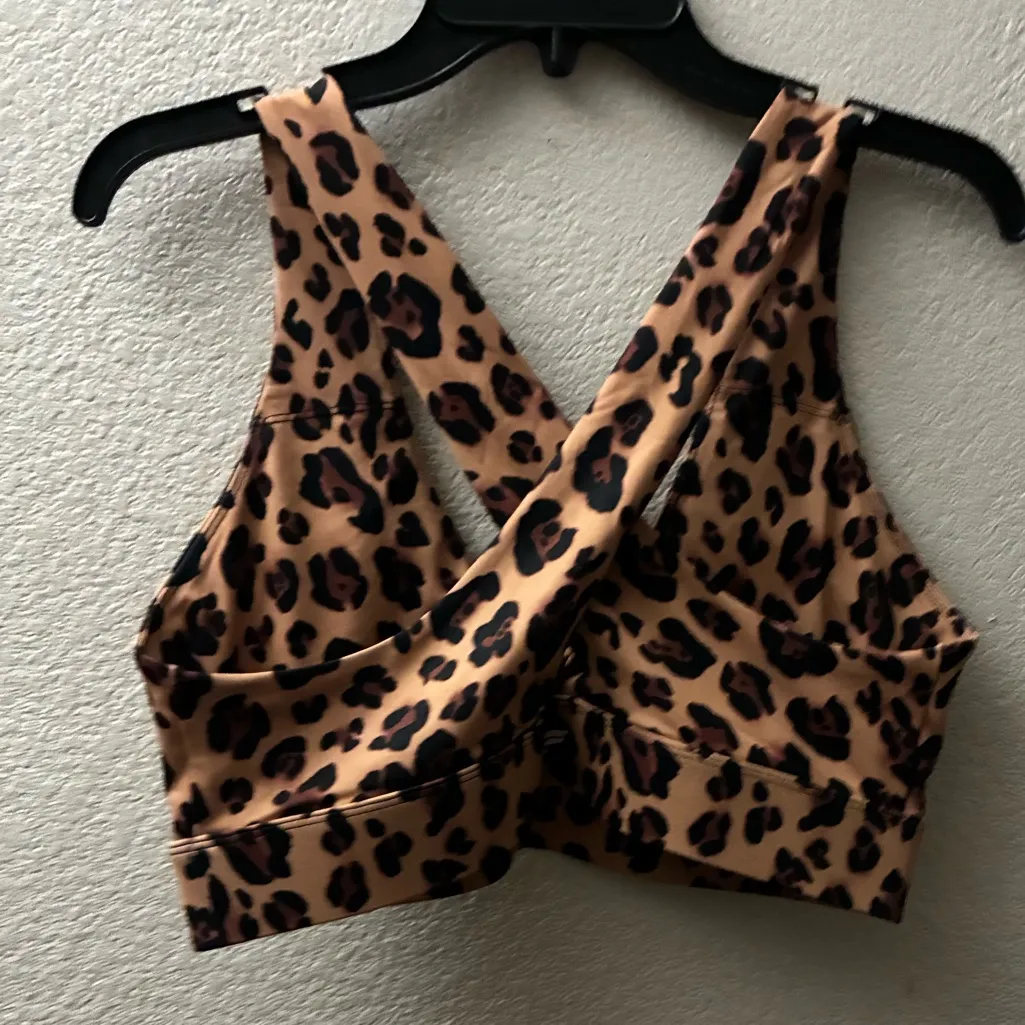 Fabletics Oasis Twist Medium Impact Sports Bra Leopard Print - Image 5