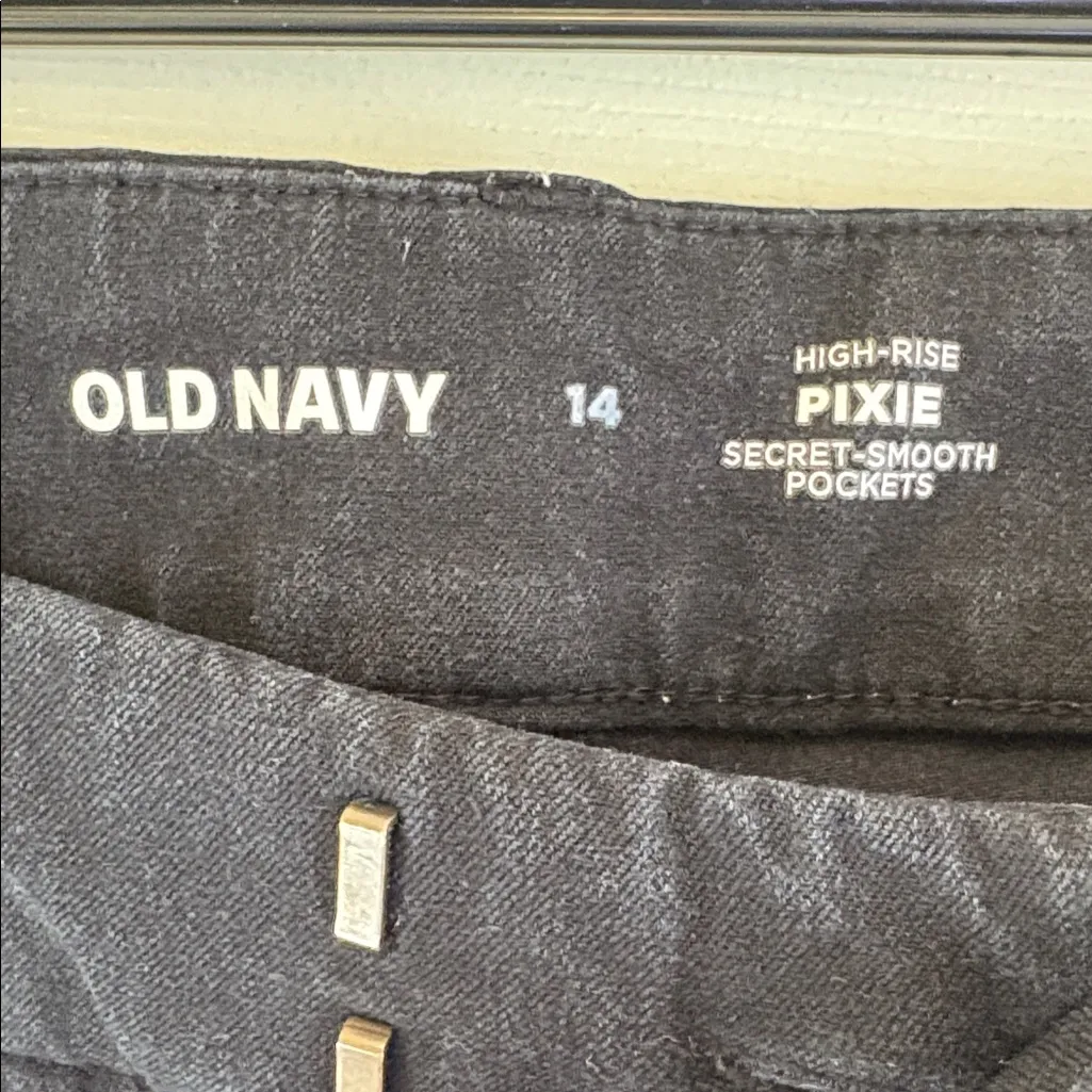 Old Navy  | Basic Black High-Rise Pixie Secret Smooth Pants Slacks Size 14 - Image 3