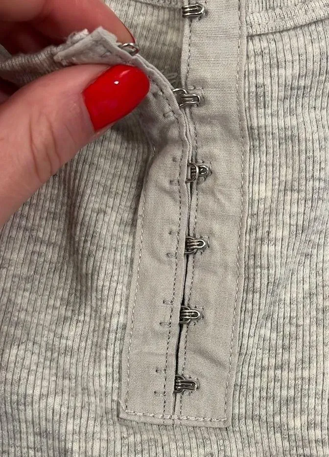 Gray Cropped Ribbed Women's Tank - Image 2