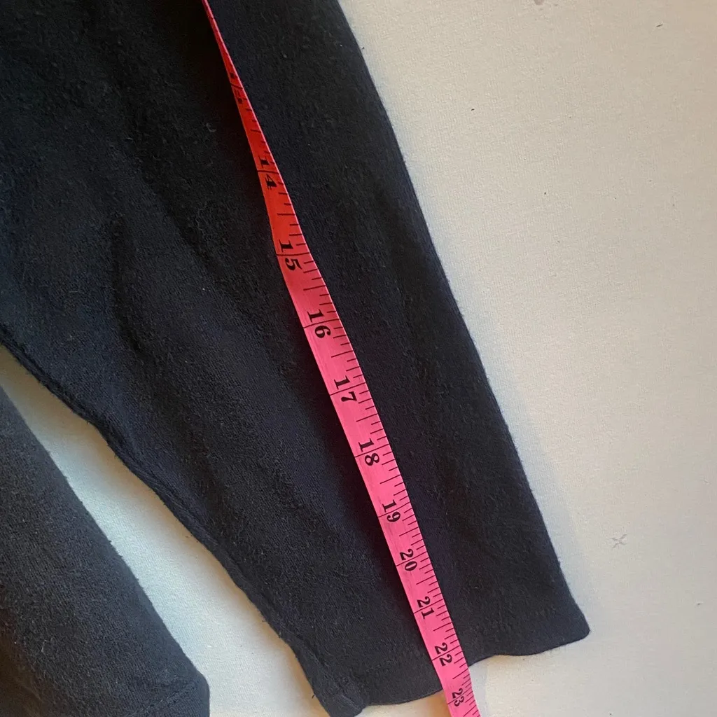 Eddie Bauer Women's Navy V-Neck Sweater - Image 5