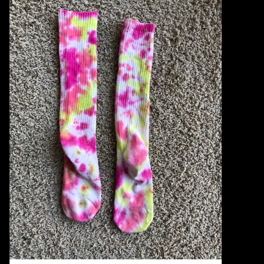 VS pink tie dye socks Sz S - Image 4