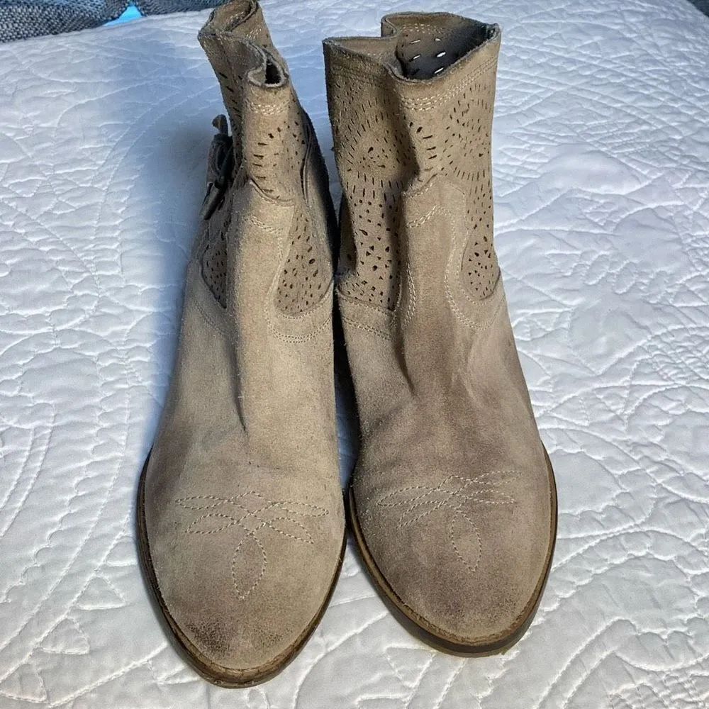 Naughty Monkey  boot size 7 1/2 - Image 2