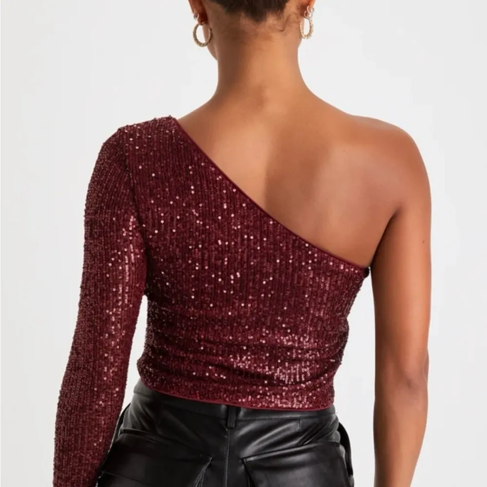 NWT Lulu’s sequin top - Image 4