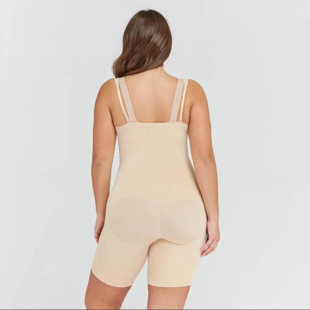 NWT Assets by Spanx Beige Shaping Bodysuit size Med. Tan - Image 5