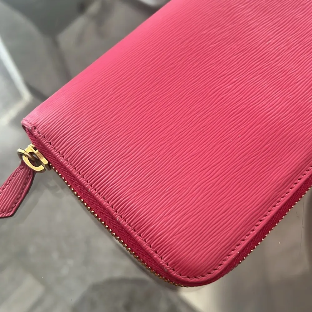 Zip-Around Wallet in Pink Leather, EXCELLENT! - Image 6