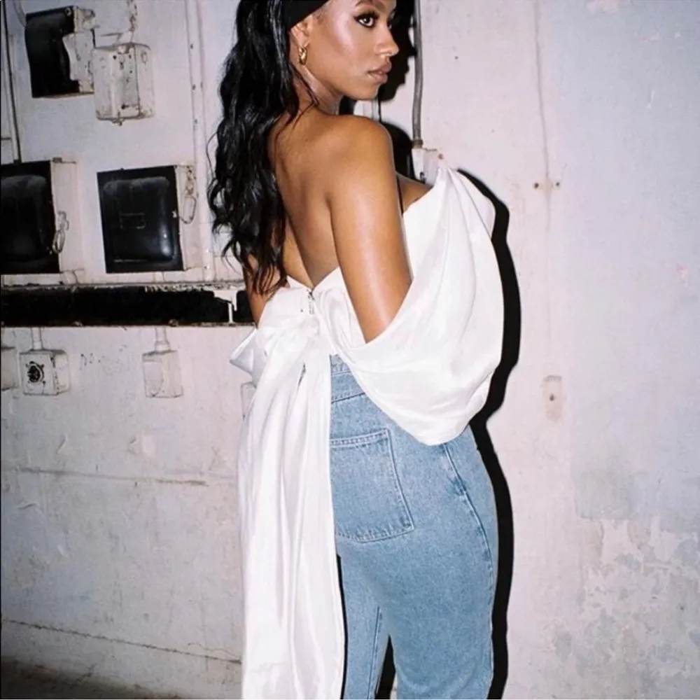 NWOT House of cb elisetta white satin plunge off shoulder bustier top sz S - Image 4