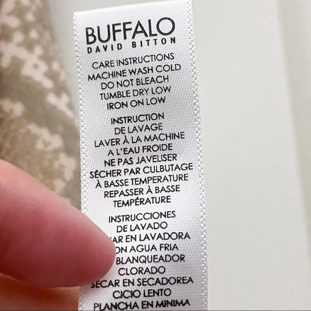 Buffalo David Bitton Snakeskin Shorts Beige NWT - Image 3