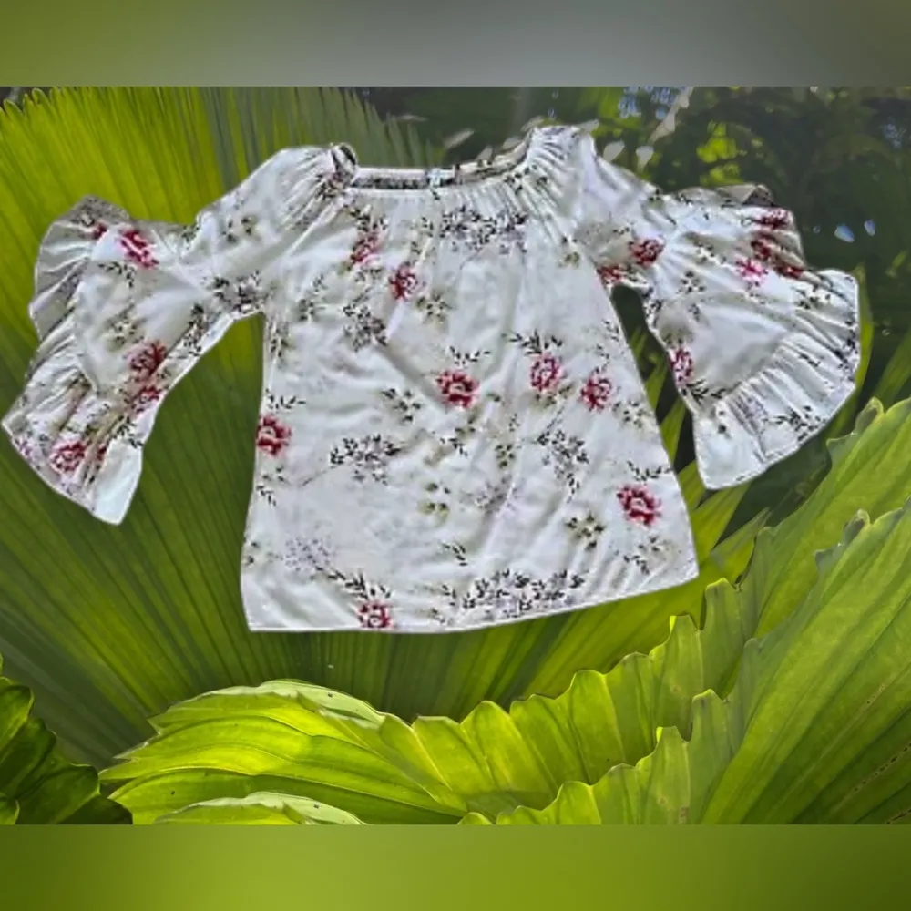 Fever Women's Top Size‎ M Multicolored Floral Round Neck Ruffle slevees White Size M - Image 2