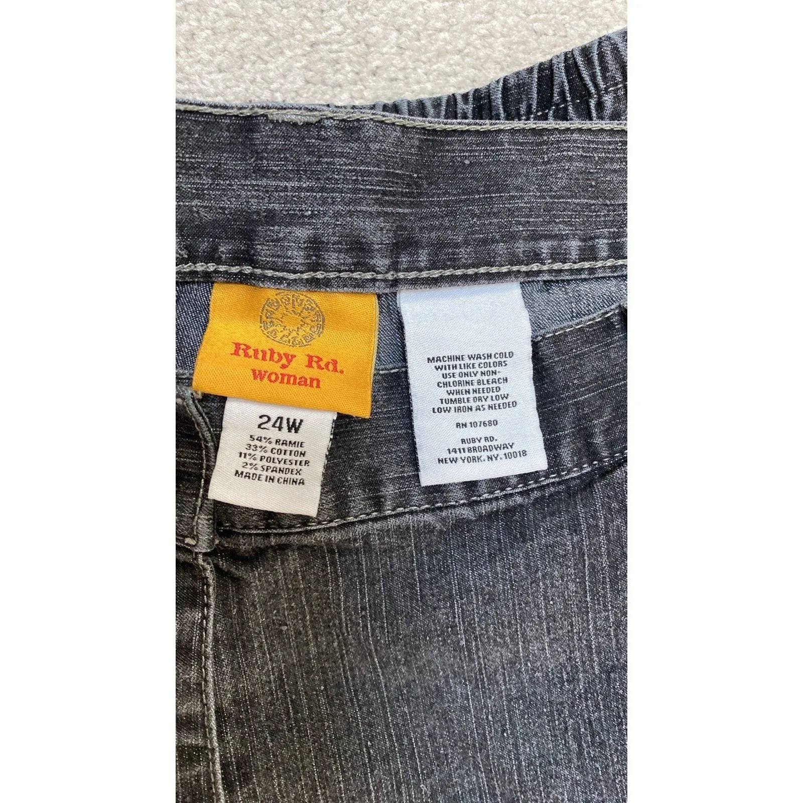 Ruby Rd. Cropped Ankle Zip Jeans 24 Black Size 24W - Image 5