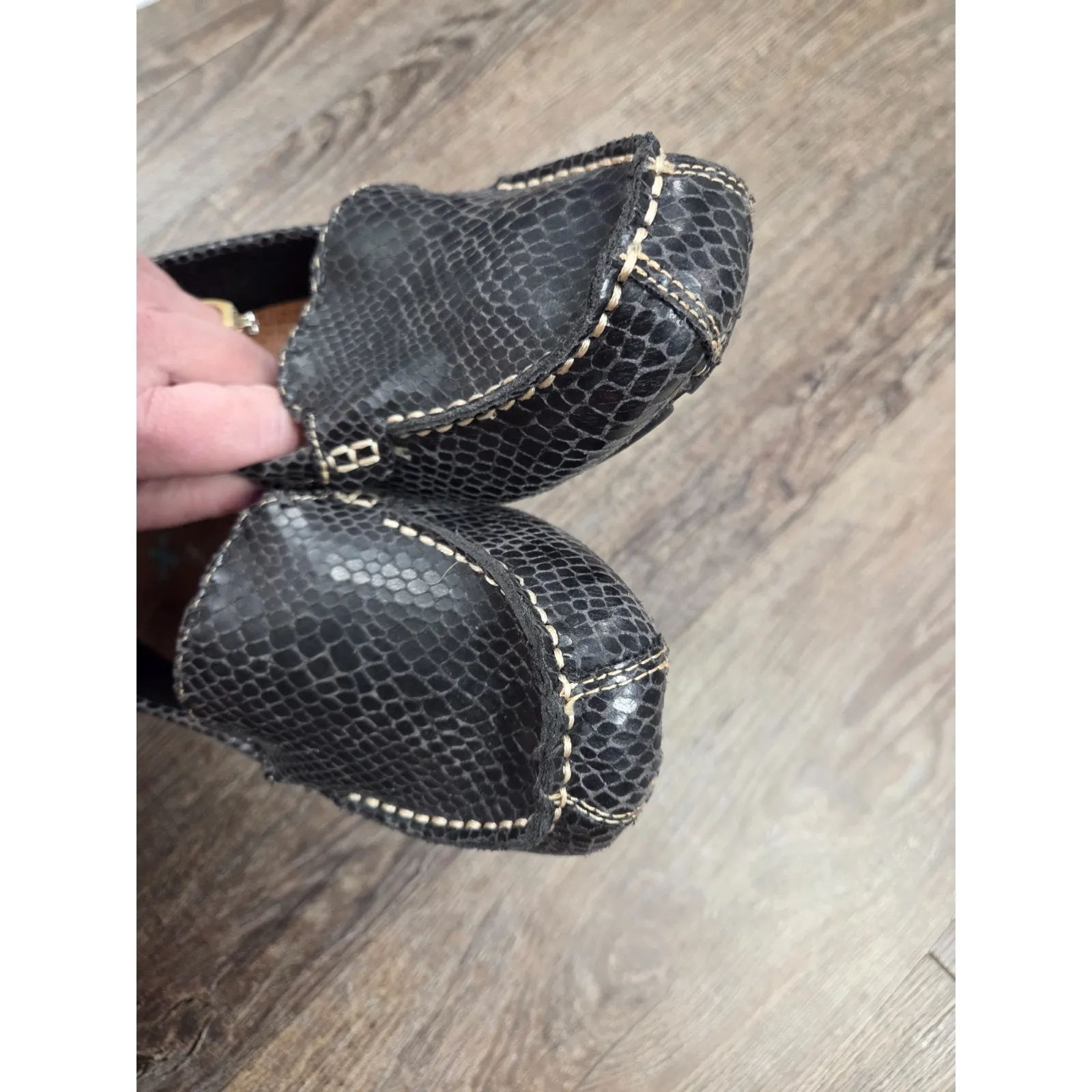 BareTraps Posture+ Womens 8.5M Ownah Loafer Flat Shoes Black Leather Snake Print - Image 8