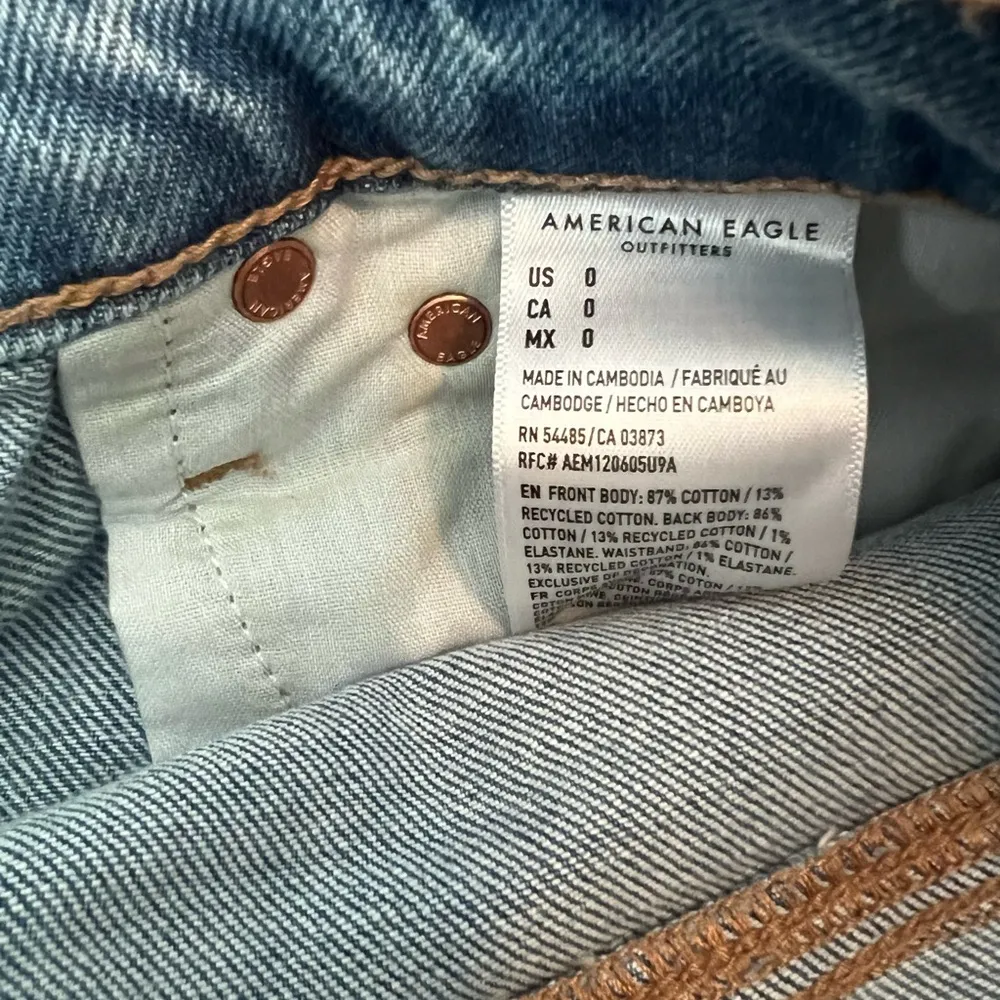 American Eagle  strigid super high waisted relaxed ripped denim 6” short - Image 4