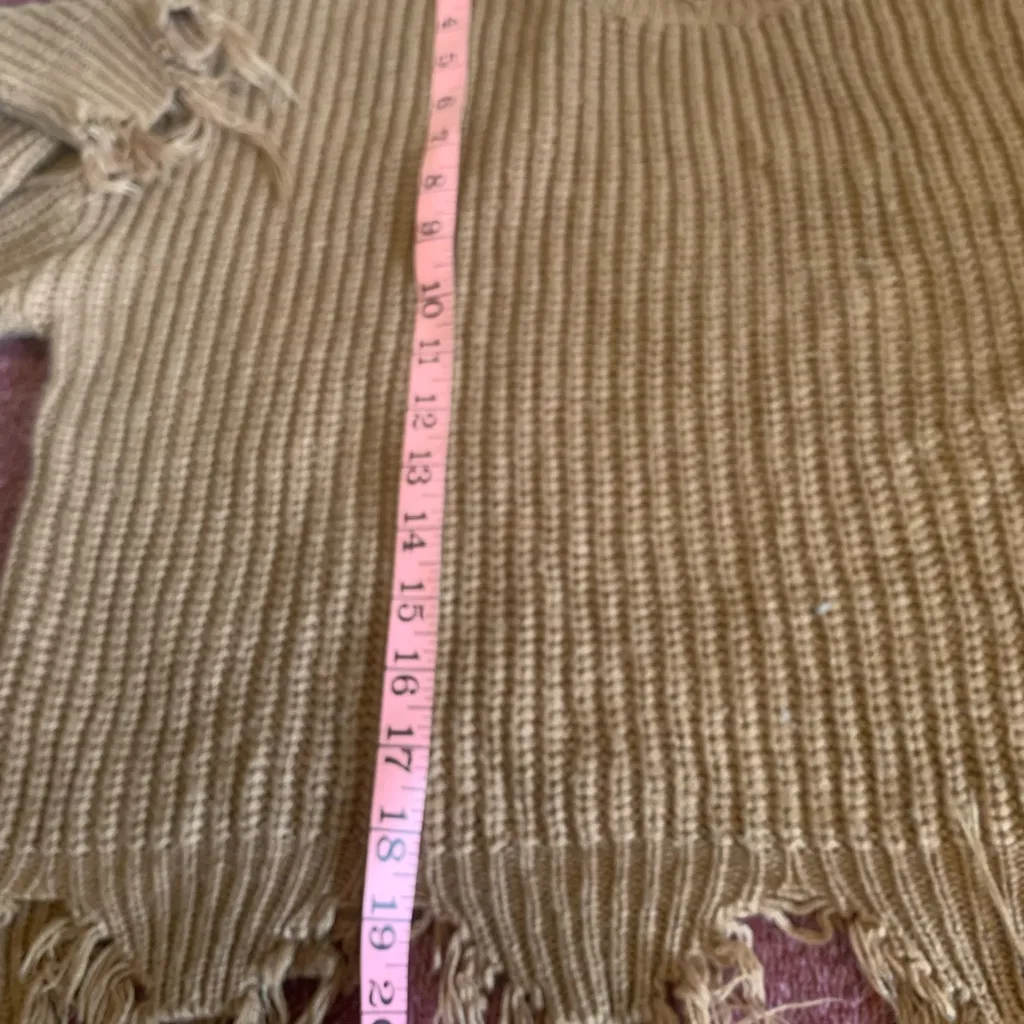 Derek Heart Camel Fringed Sweater - Image 8