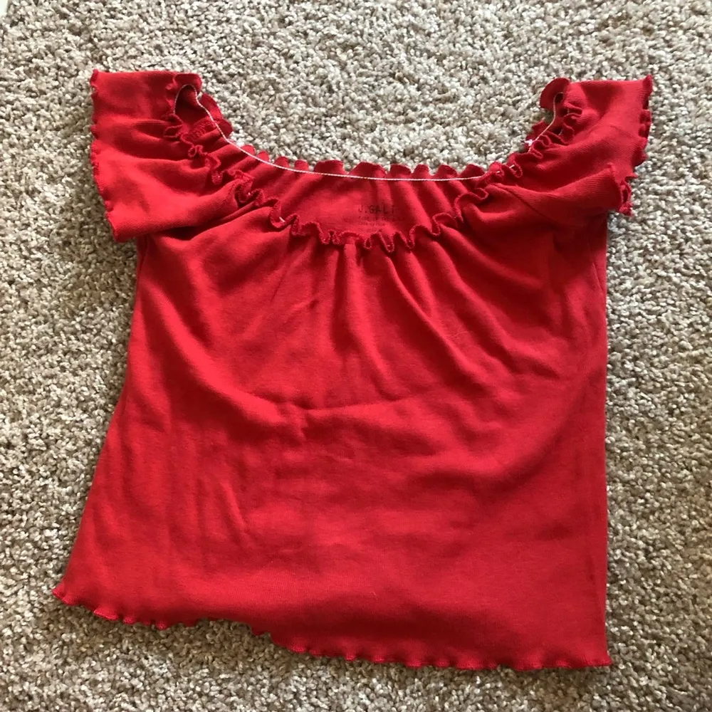 Red off shoulder top - Image 2