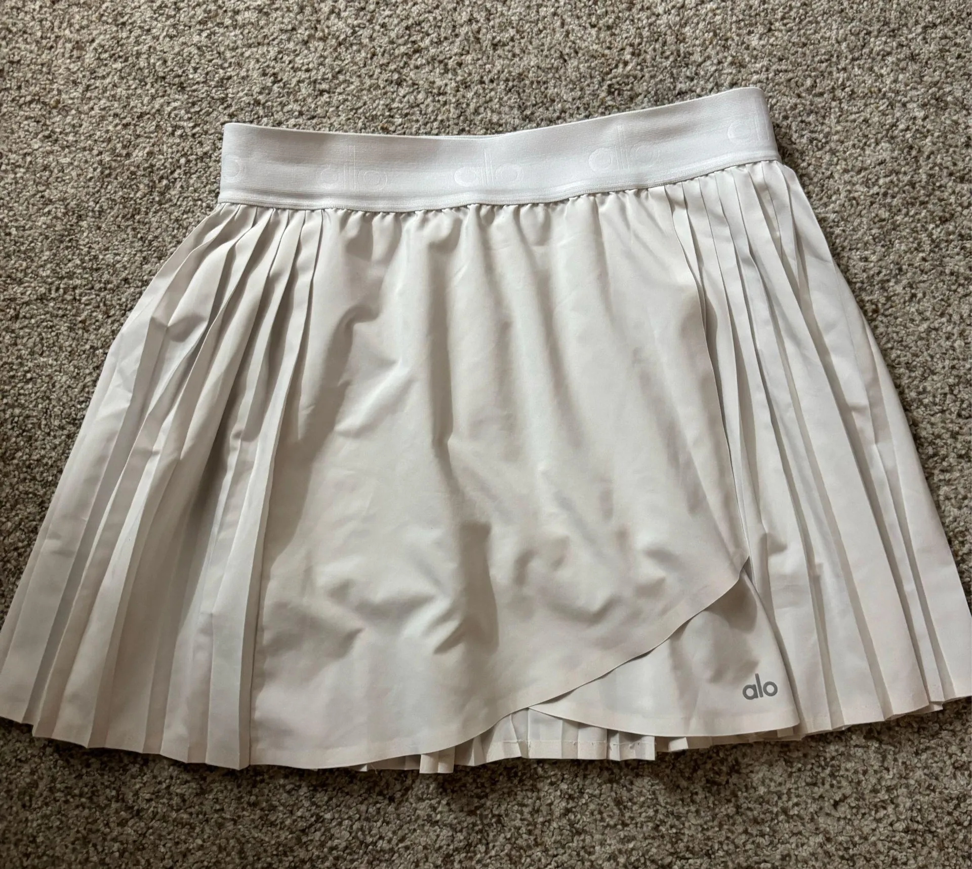 Alo Yoga Pleated Tennis Skirt - Image 2