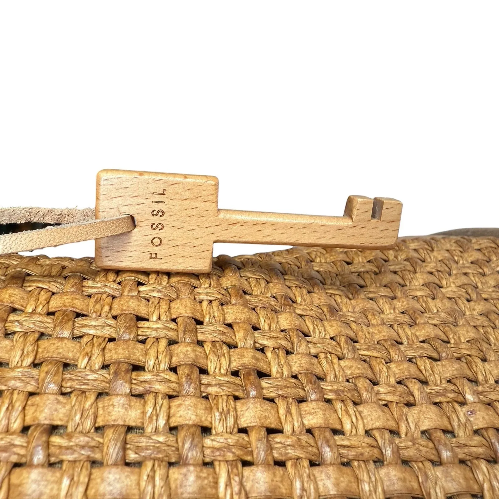 Vintage Fossil Woven Crossbody Hand Bag Wooden Key Leather Trim Medium - Image 2