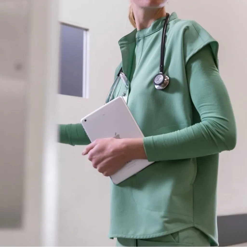 Figs Rafaela Oversized Scrub Top in Raspberry Jade Women’s Size Large - Image 8