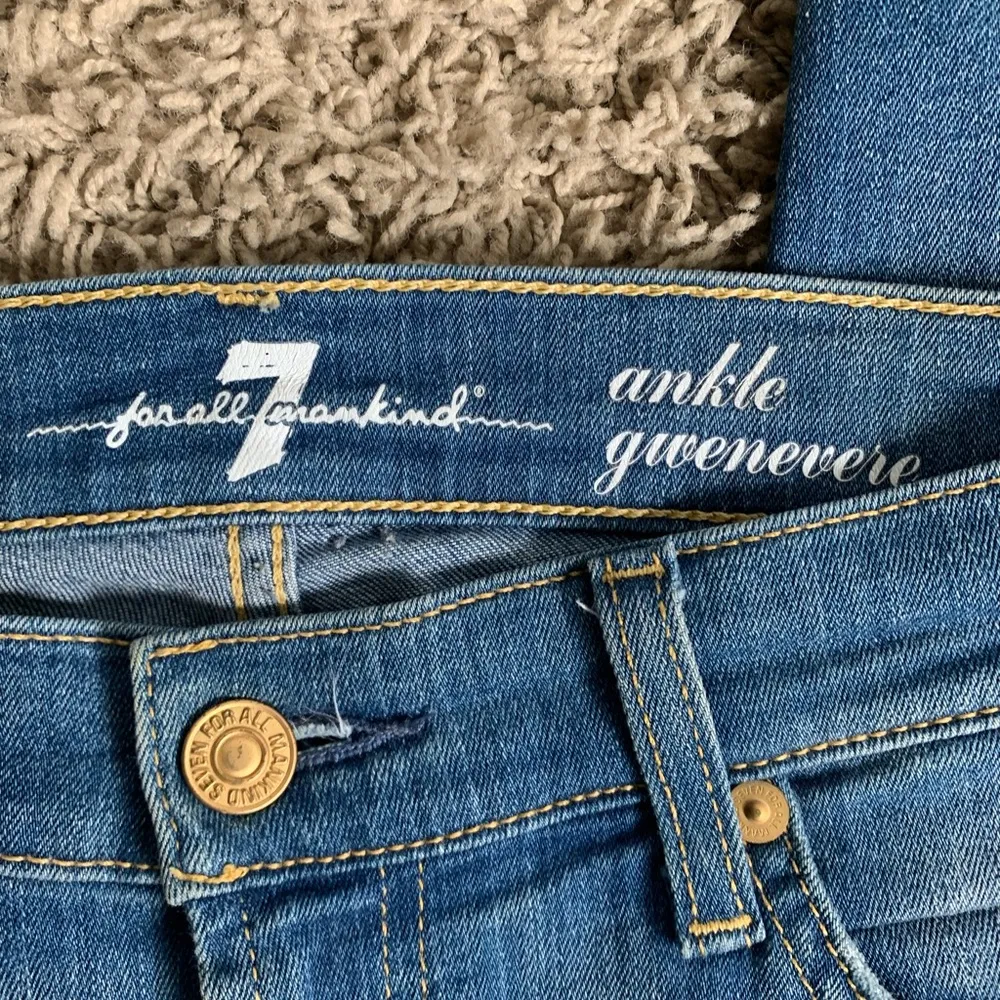 7FAM Gwenevere ankle size 26 raw hem light wash denim blue jeans - Image 2