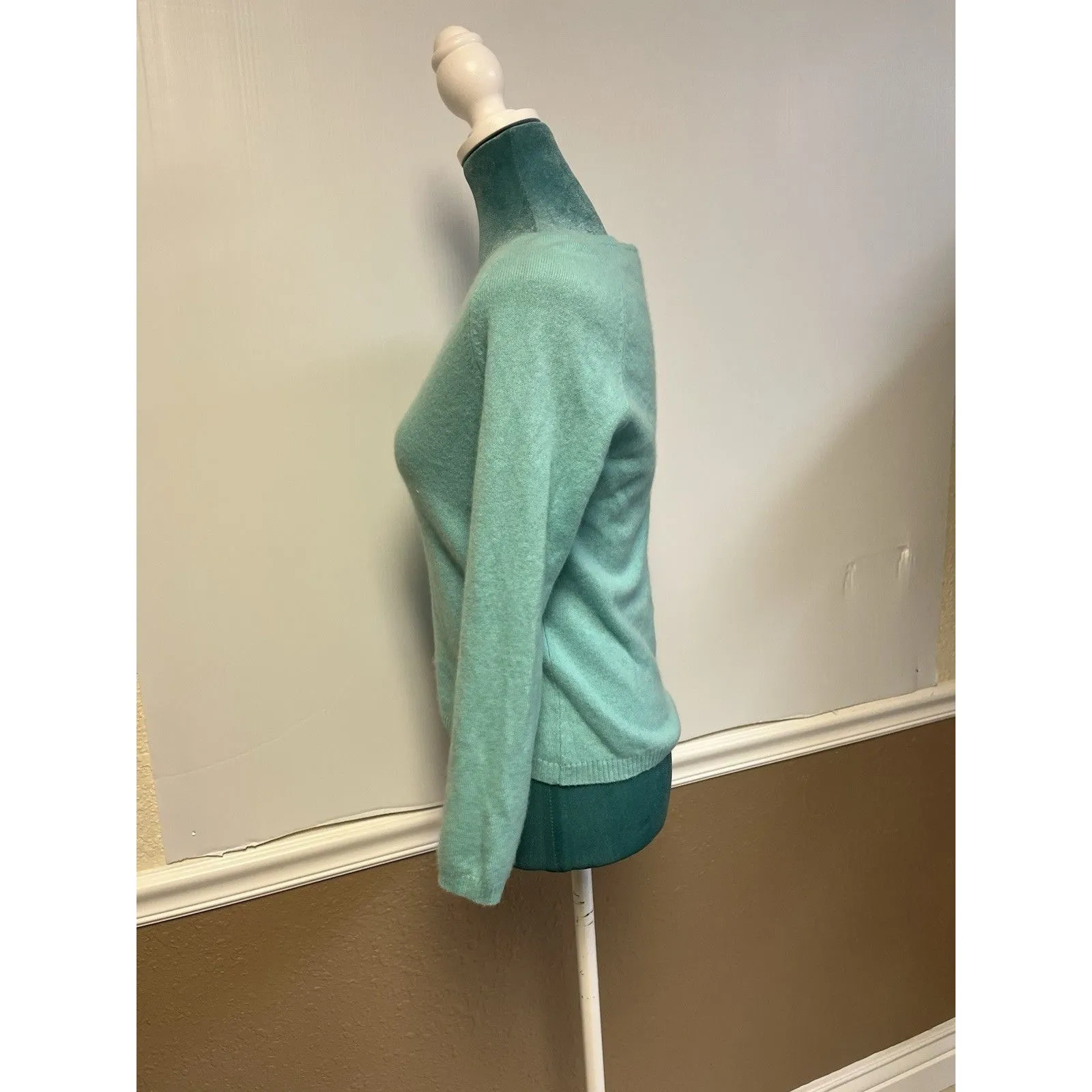 Lord & Taylor 2 Ply Cashmere Sweater Women’s M Aqua Blue Quiet Luxury Old Money Size M - Image 5