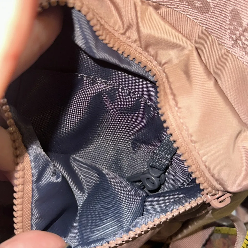 NWOT ADIDAS DUSTY ROSE PINK MINI BAG CONVERTIBLE BACKPACK - Image 4