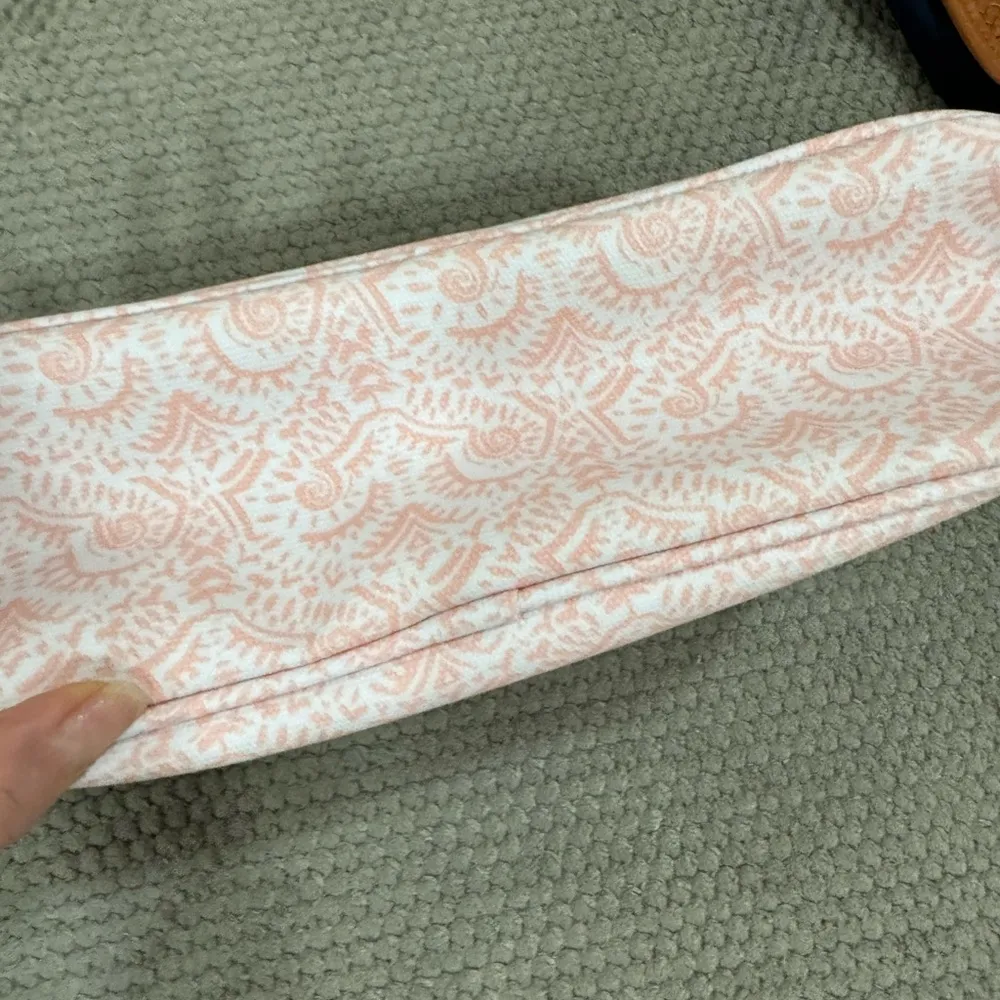 TRVL make up bag - Image 5