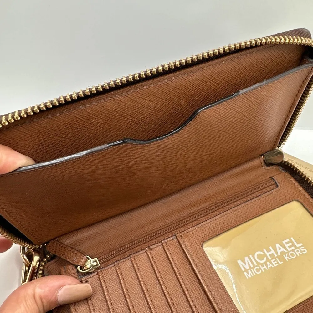 MICHAEL KORS Brown Signature Jet Set Wallet - Image 9