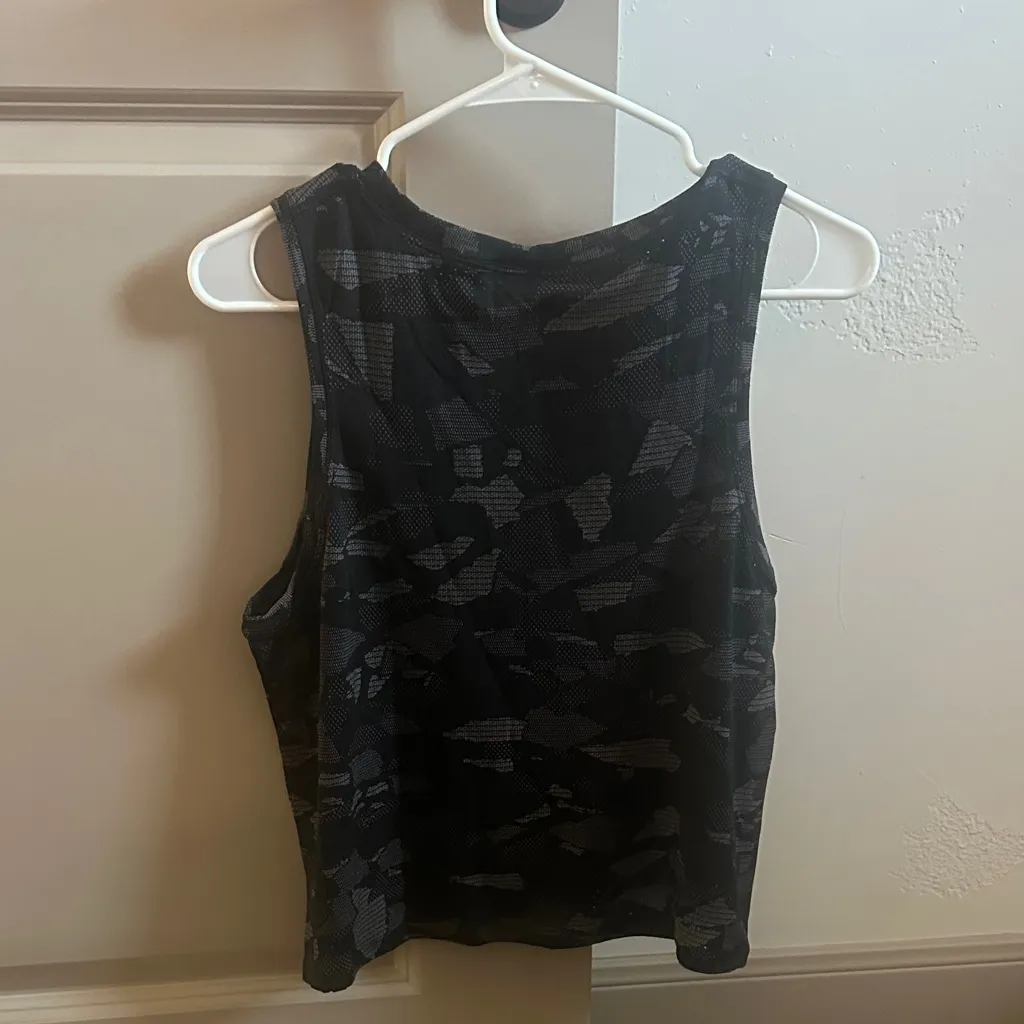 Lululemon Train to Be Tank Top in black and grey pattern - Image 3
