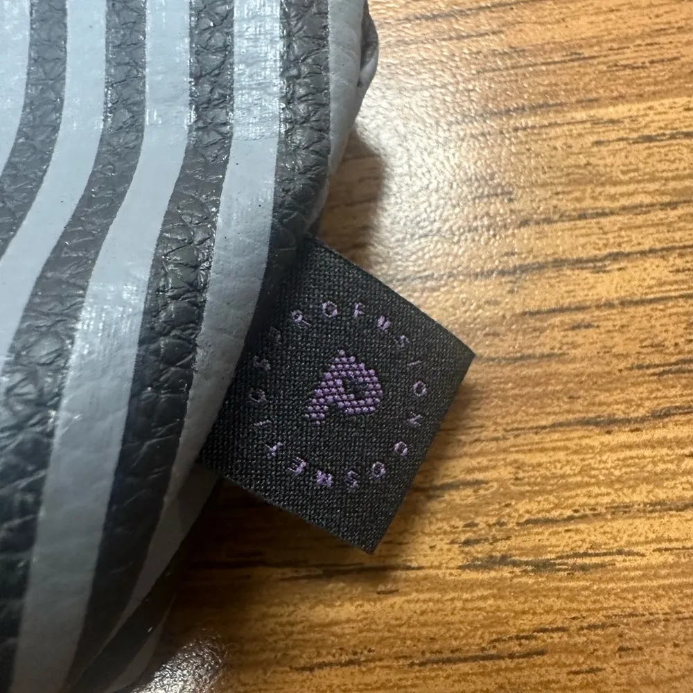 GOTHIC Crossbody Bag Black - Image 3