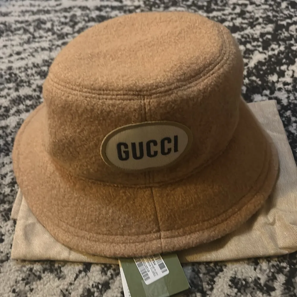 Gucci Felted Wool Bucket Hat with Patch Unisex Style size L - Image 6